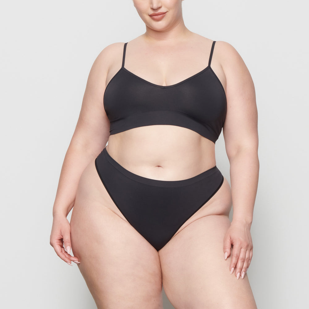 Skims SOFT SMOOTHING Thong Zwart | 40BRETJAX