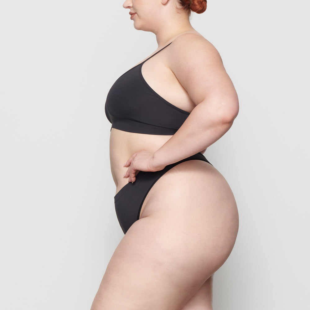 Skims SOFT SMOOTHING Thong Zwart | 40BRETJAX