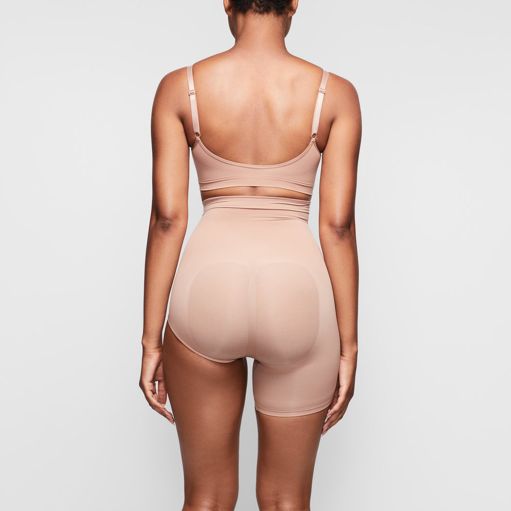 Skims SOLUTION SHORT #1 One Leg Shapewear Abrikoos | 28ECWORAH