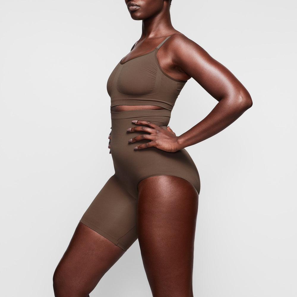 Skims SOLUTION SHORT #1 One Leg Shapewear Abrikoos | 40NYROHDA