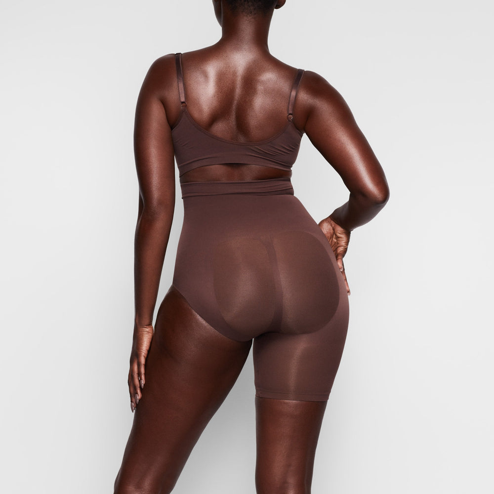 Skims SOLUTION SHORT #1 One Leg Shapewear Chocola | 90CODUTAS