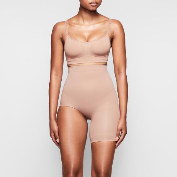 Skims SOLUTION SHORT #2 One Leg Shapewear Abrikoos | 02EHMVTZN