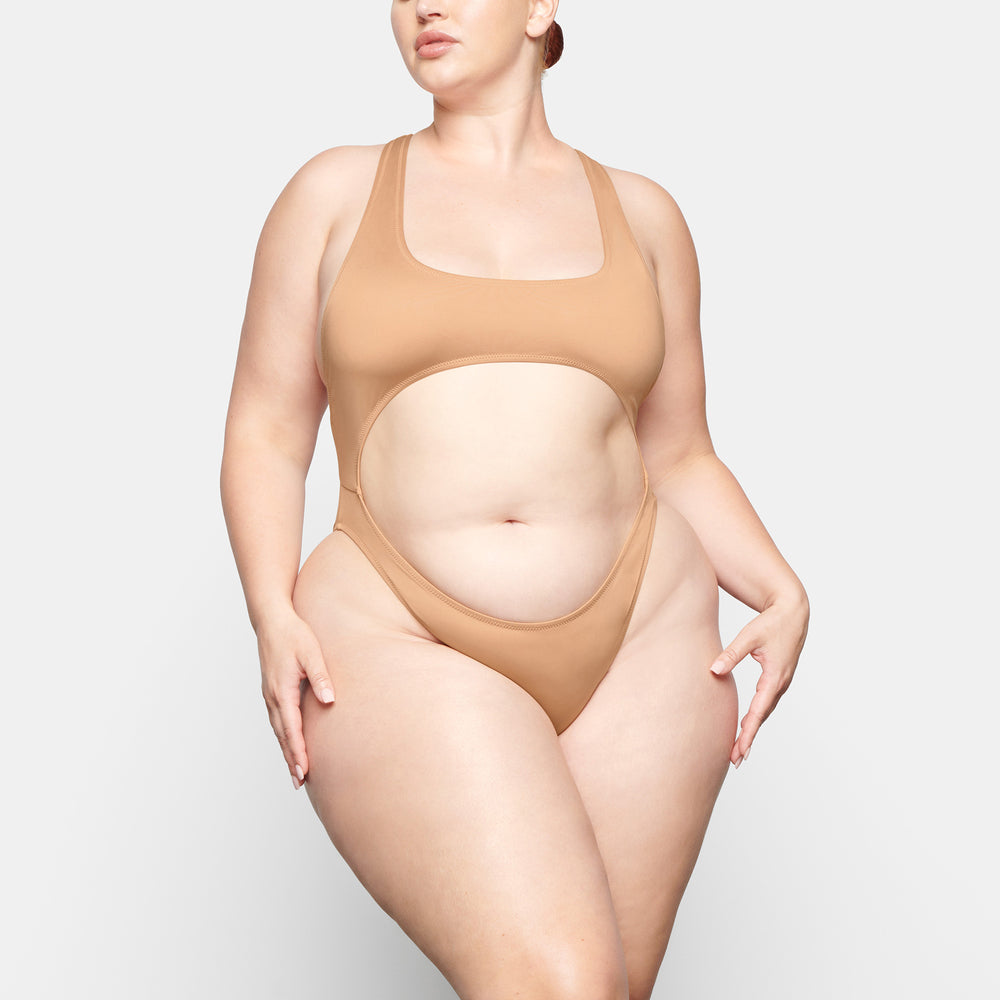 Skims SWIM CUT OUT MONOKINI One Piece Beige | 01JVEZLFY