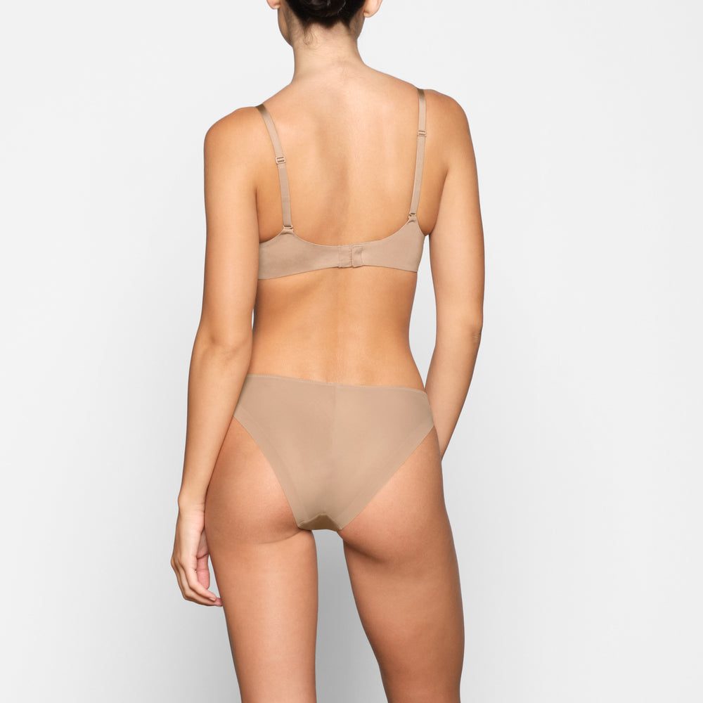 Skims WEIGHTLESS Scoop Neck Bra Beige | 85CEPLGNR