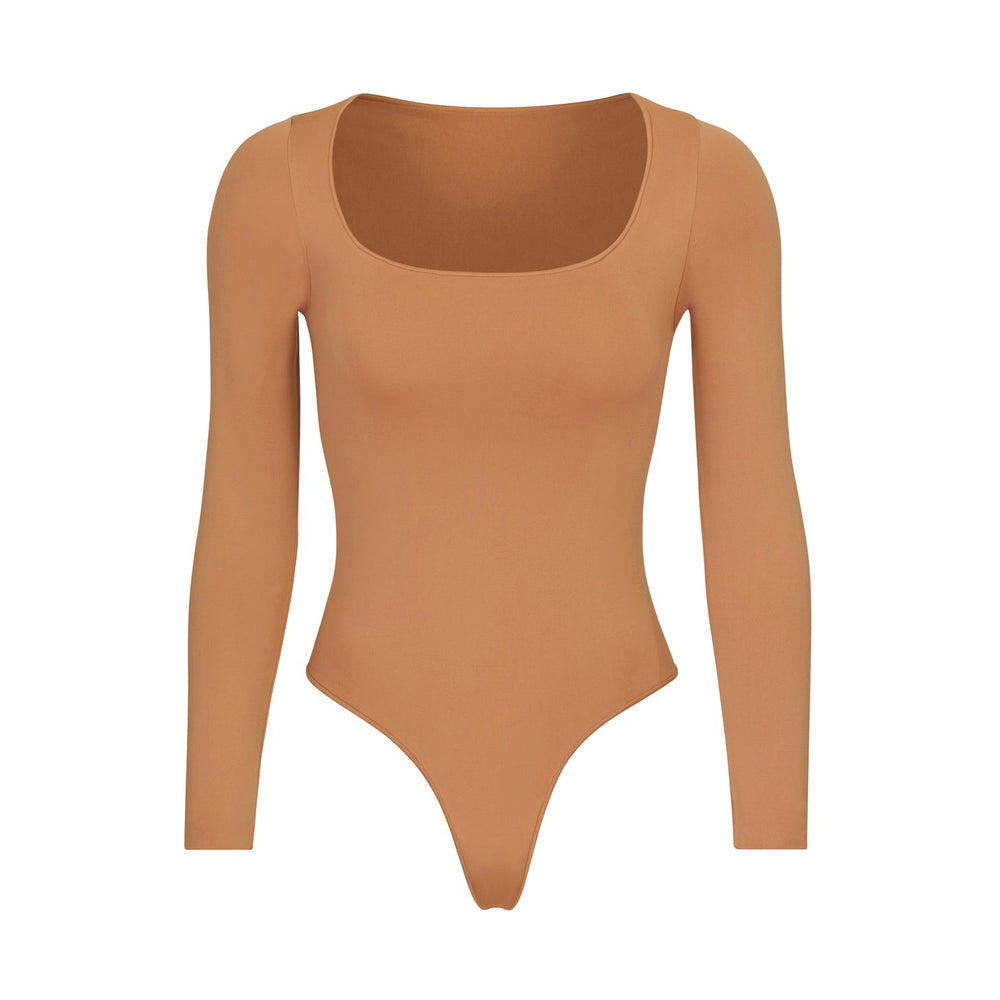 Skims ESSENTIAL SCOOP NECK Long Sleeve Bodysuit Bruin | 06JTQIZUA